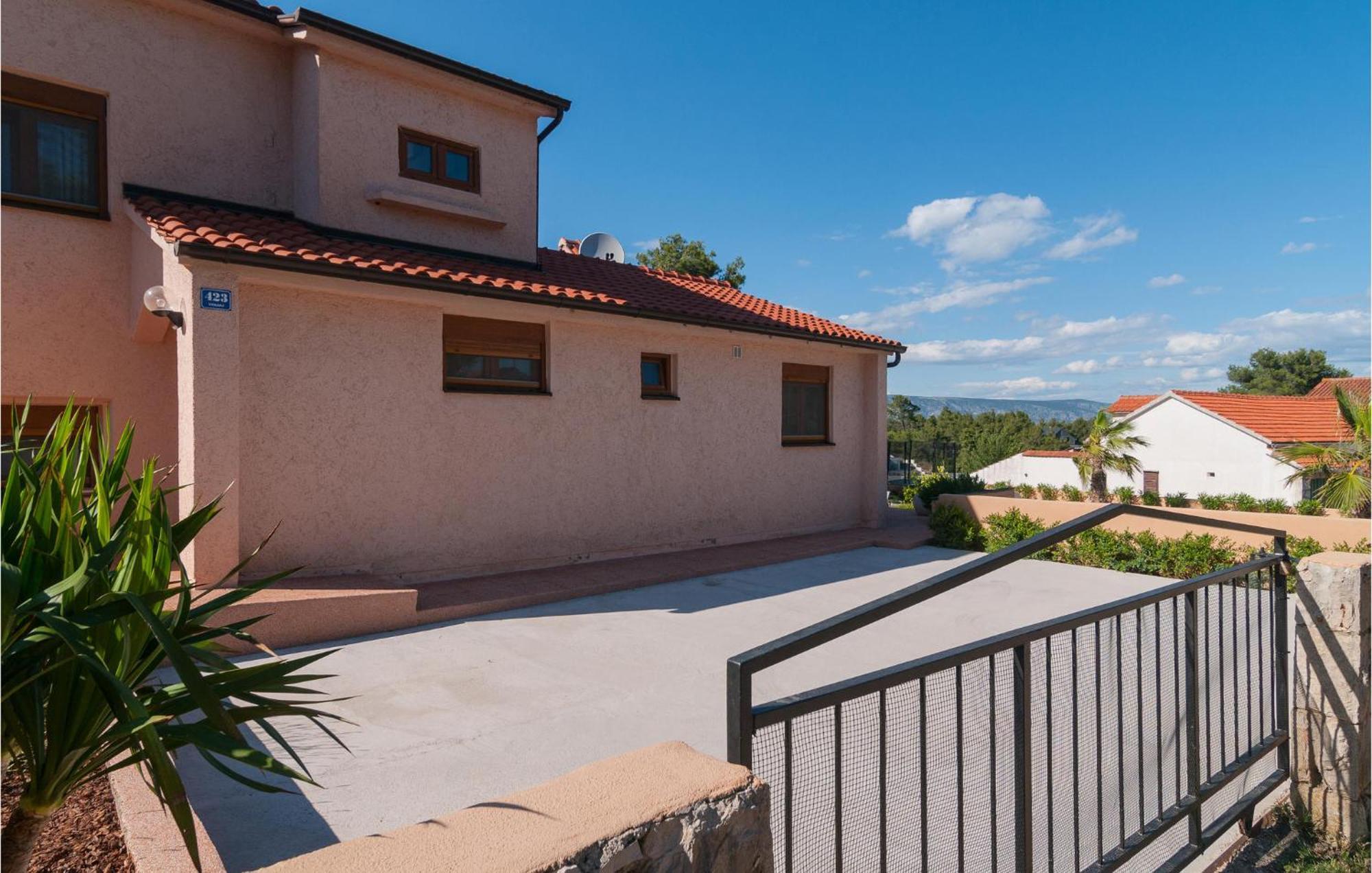 Cozy Home In Mudri Dolac With Kitchen Basina Exterior foto
